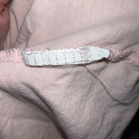 Old Navy Boyfriend Style Scoop Neck T-Shirt - Picture 6 of 6